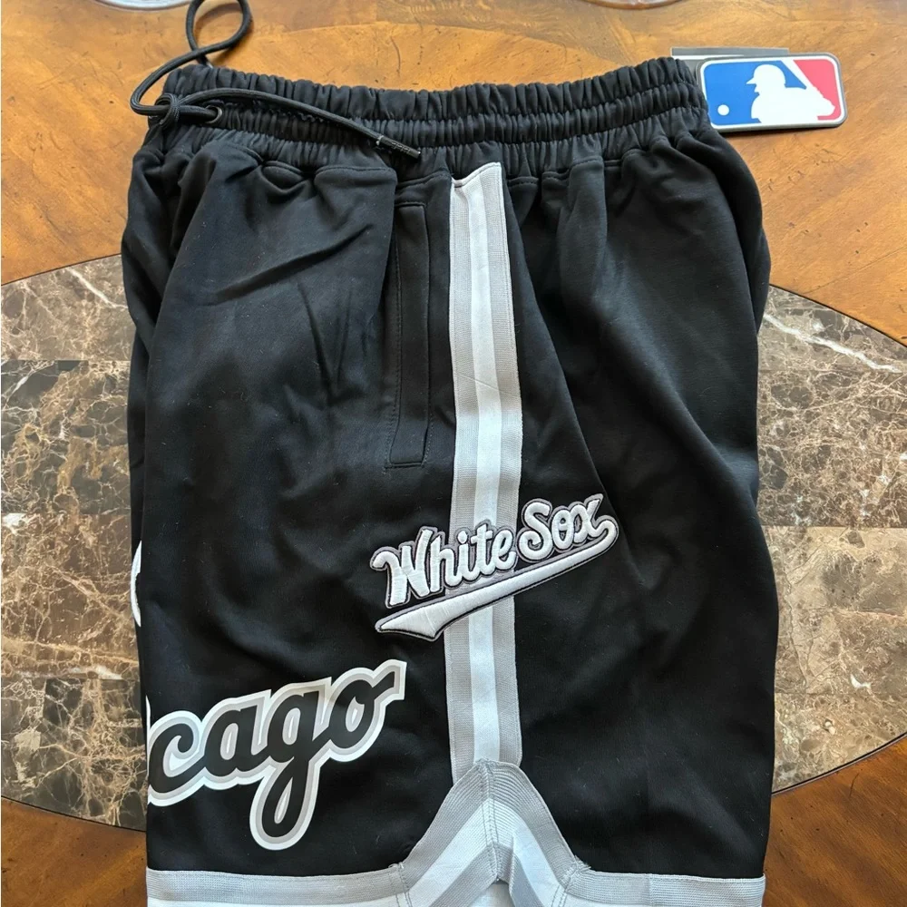 Pro Standard Chicago White Sox Black Shorts size Medium - Picture 2 of 7